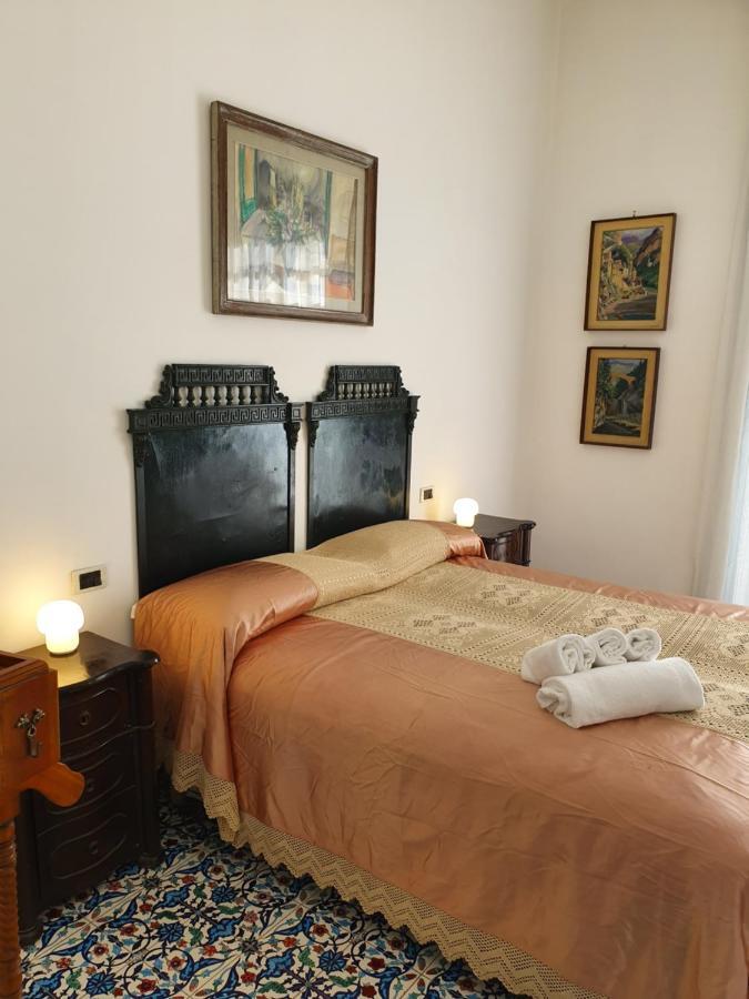 D'Angleterre Guest House Salerno Esterno foto