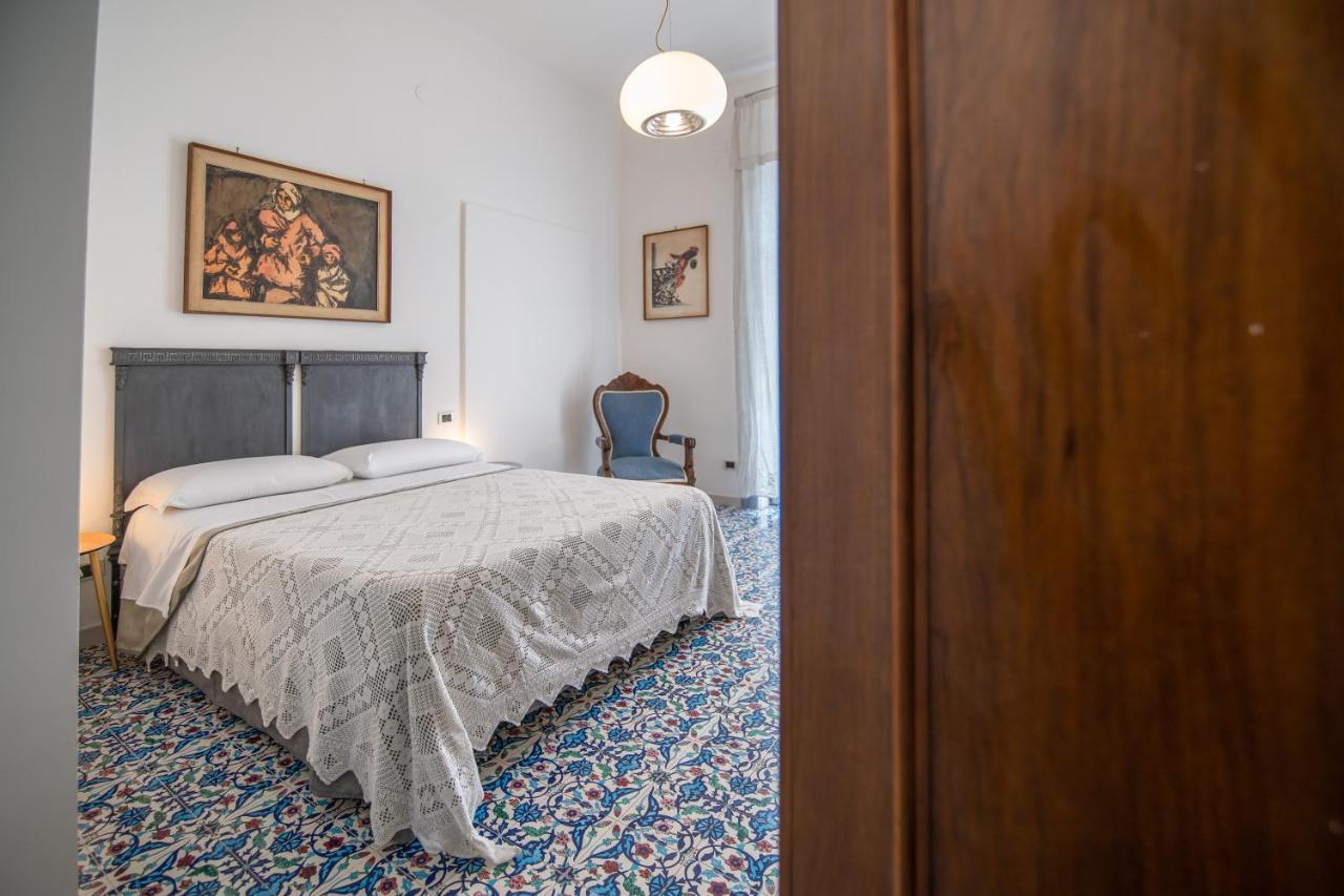 D'Angleterre Guest House Salerno Esterno foto