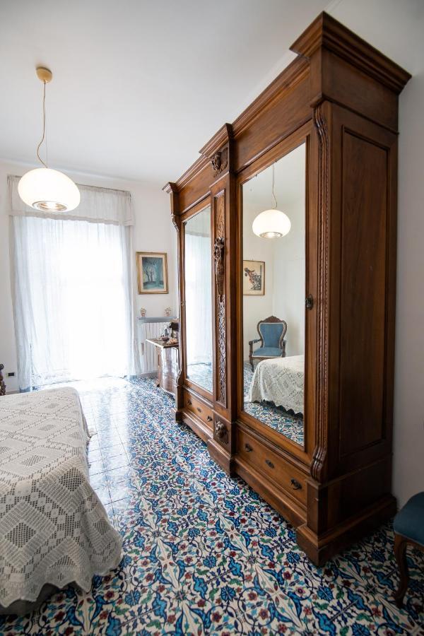 D'Angleterre Guest House Salerno Esterno foto